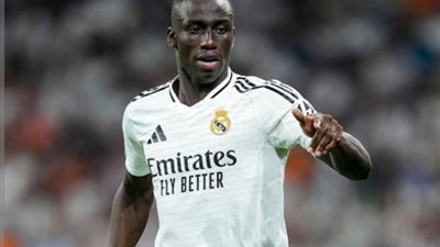الكلاسيكو يقترب.. والشكوك تحوم حول جاهزية ميندي مع الريال