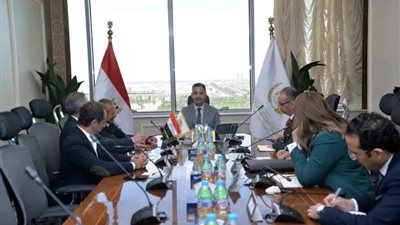 وزير التموين يستعرض تقدم تنفيذ المخزن الاستراتيجي بالفيوم مع أوراسكوم
