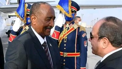 البرهان يصل إلى القاهرة لدعم جهود استعادة الاستقرار والتنمية في السودان