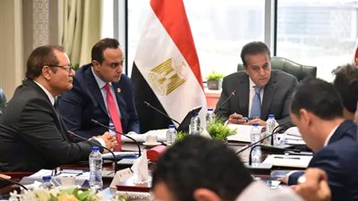 وزير الصحة يؤكد أهمية تسريع العمل لتطبيق منظومة التأمين الصحي بكافة أنحاء الجمهورية