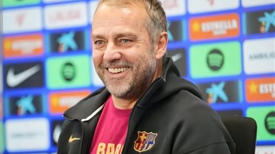 فليك يكشف موقف بيدري وأراوخو من المشاركة أمام أتليتكو مدريد