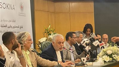 نقابتا الصحفيين والمهن التمثيلية تبحثان ضوابط التغطية الإعلامية لجنازات الفنانين