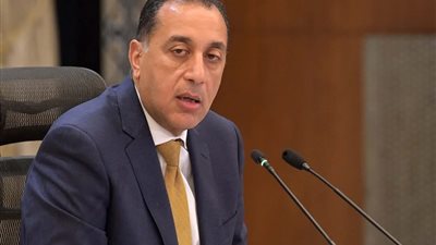 قبل طرحها للمصريين بالخارج.. رئيس الوزراء يتابع موقف 