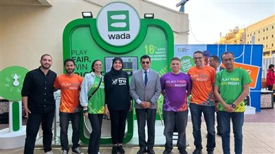 وزير الرياضة يزور جناح المنظمة المصرية لمكافحة المنشطات خلال بطولة إفريقيا للسباحة للناشئين