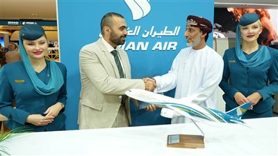 الطيران العماني يوقع اتفاقية شراكة مع نساس لتعزيز تواجدها بمصر  
