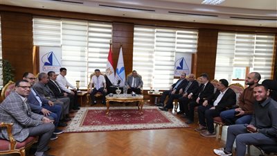 رئيس جامعة كفر الشيخ يستقبل وفد جامعة 