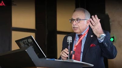 خبير من هارفارد يكشف أسباب هجرة الأطباء من مصر ويطرح خطة عاجلة لإنقاذ النظام الصحي