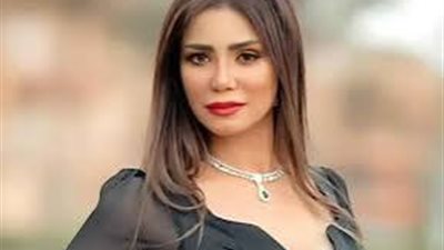 إيناس عز الدين: والدتي خانتني وتزوجت خطيبي ودمرت طفولتي بالكامل
