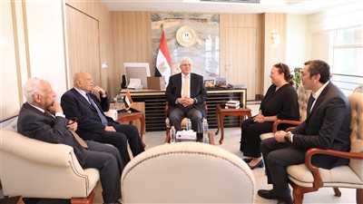 وزير التعليم العالي يستقبل الدكتور مجدي يعقوب ويثمن الشراكة مع مركز القلب بأسوان