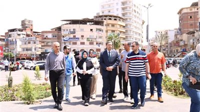 محافظ دمياط يتابع تشجير ميدان الشهابية ويوجه بتيسير حركة المشاة