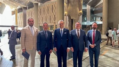 المتحف المصري الكبير يستقبل كبير مستشاري الرئيس الأمريكي للشؤون العربية والمستشار رفيع المستوى للشؤون الإفريقية