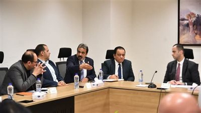 نائب وزير الصحة يتابع ميكنة خدمات الغسيل الكلوي ومشروع الرعايات والحضانات
