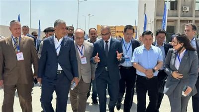 نائب وزير الإسكان يتفقد مصنع 