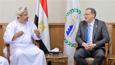 رئيس التنظيم والإدارة يستقبل وزير العمل العماني ويبحثان تعزيز التعاون المشترك