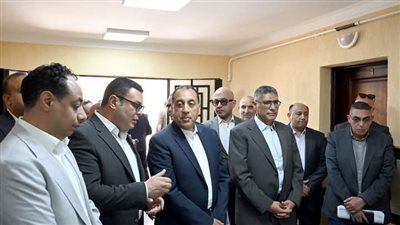 رئيس الوزراء يتفقد مشروع كومبوند 