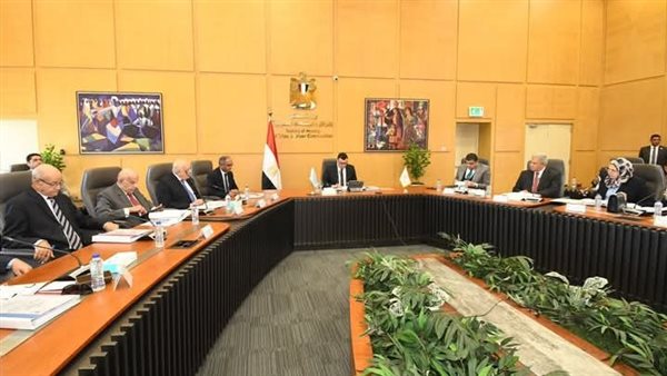 خلف الحدث