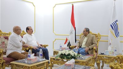محافظ قنا يستقبل نائب وزير الصحة لبحث تطوير الخدمات الصحية 