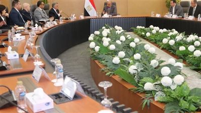 وزير الكهرباء والطاقة المتجددة يسلّم شهادات تأهيل 4 مشروعات لإنتاج الطاقة المتجددة