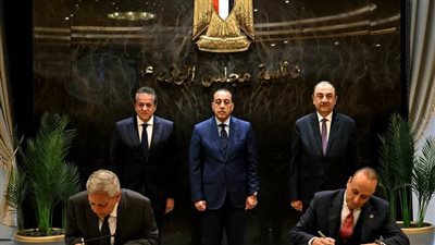 رئيس الوزراء يشهد توقيع شراكة مصرية أمريكية لتصنيع وتصدير أدوية ومكملات غذائية للأسواق العالمية