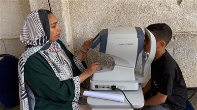 بالصور..  بصيرة تنفذ مسح طبي شامل للعيون على أطفال 6 دور ايتام