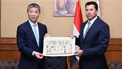 وزير الشباب والرياضة يبحث مع السفير الصيني سبل تعزيز التعاون المشترك