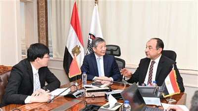 وزير قطاع الأعمال يبحث مع السفير الصيني فرص الاستثمار والتعاون المشترك