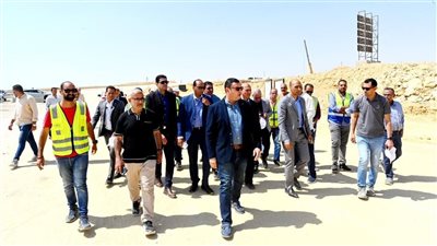 وزير الإسكان يتفقد مشروعات الطرق والمرافق بالامتداد الجنوبي لمدينة القاهرة الجديدة