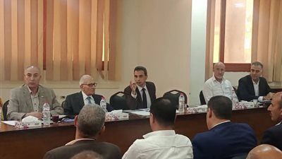 د جوده يجرى مقابلات مع المتقدمين للتجديد للوظائف الاشرفية بتعليم كفر الشيخ 