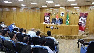 محافظ المنيا يستمع لمطالب تجار سوق ماقوسة.. ويؤكد دعمه لبيئة تجارية منظمة وآمنة