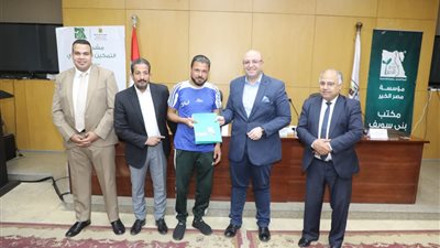 محافظ بني سويف يشهد تسليم عقود تمويل لــ 65 مشروعا بقيمة 2 مليون جنيها ضمن المرحلة الثانية من مشروعات التمكين الاقتصادي
