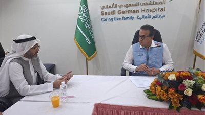 وزير الصحة يعقد اجتماعا مع رئيس بعثة الحج الطبية فور وصوله الأراضي المقدسة