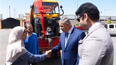 بسبب العاصفة.. محافظ الإسكندرية يُسلّم 