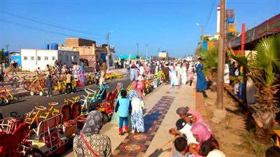 توافد المصطافين على شواطىء مصيف بلطيم  لقضاء ثانى أيام عيد الأضحى