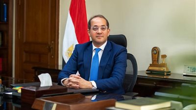 تخصيص مخصصات مالية كافية لضمان القدرة على تعيين عدد كاف فى مجال الصحة والتعليم لضمان حسن الخدمة