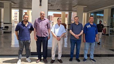 رئيس جامعة أسيوط الجديدة التكنولوجية يشارك العاملين فرحة عيد الأضحى ويؤكد اعتزازه بجهودهم