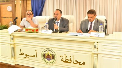 محافظ أسيوط تصدر تعليمات بإزالة التعديات واسترداد أملاك الدولة