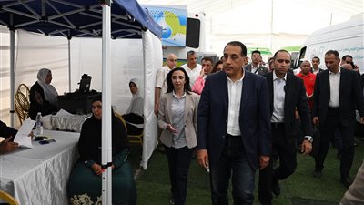 رئيس الوزراء يتفقد مشروع 