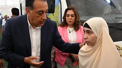 بعد إصابتها بالعمى.. ماذا فعل رئيس الوزراء مع “فتاة البحيرة”؟