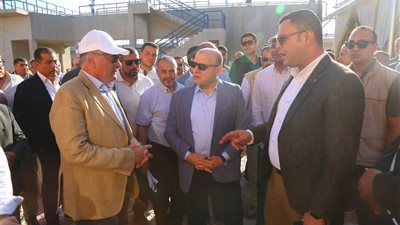 وزير الإسكان ومحافظ كفرالشيخ يتفقدان محطة معالجة الصرف الصحي بقرية قمسيون