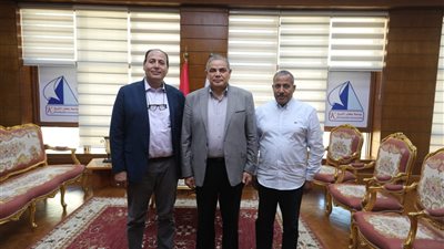 رئيس جامعة كفر الشيخ يستقبل مدير البرنامج الدولي لتربية الفراولة بجامعة فلوريدا الأمريكية 
