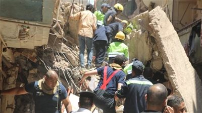 إخلاء سكان عقارين في دمنهور بسبب تصدعات خطيرة.. وتحرك عاجل من محافظ البحيرة