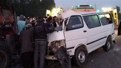مصرع وأصابه ٩فى حادث تصادم ميكروباص وجرار زراعى فى مطوبس 