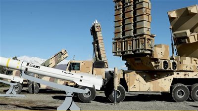 إيران تفعل شبكة الدفاع الجوي في بوشهر بعد استهداف جوي معادٍ