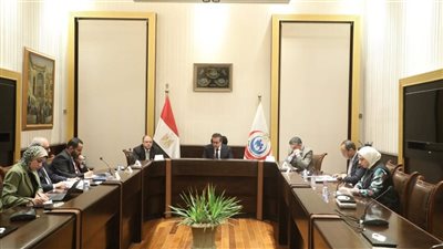 وزير الصحة يناقش مع هيئتي الدواء والشراء الموحد آليات ضمان كفاءة واستدامة منظومة الإمداد