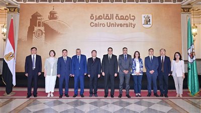 رئيس جامعة القاهرة يبحث التعاون الأكاديمي مع جامعة شاندونغ الصينية العريقة
