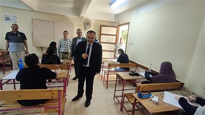 محافظ أسيوط يتفقد لجان الثانوية العامة.. تأمين مشدد وغرفة عمليات على مدار الساعة