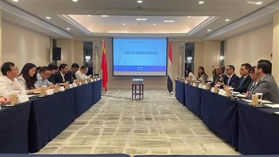 وزير الاستثمار والتجارة الخارجية يشارك بفعاليات المائدة المستديرة لقطاع السيارات