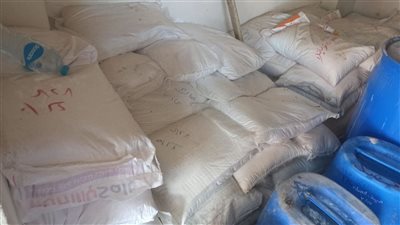 ضبط 2.5 طن مواد مجهولة المصدر داخل مخزن منظفات صناعية بمركز بلبيس في الشرقية