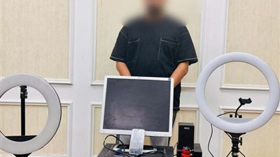 ضبط صانع محتوى بالقاهرة لقيامه بتصوير مقاطع فيديو خادشة للحياء