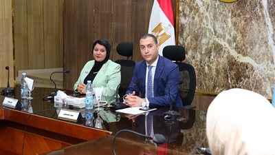  محافظ كفرالشيخ يعقد اجتماعًا لمناقشة خطة تنفيذ الهوية البصرية